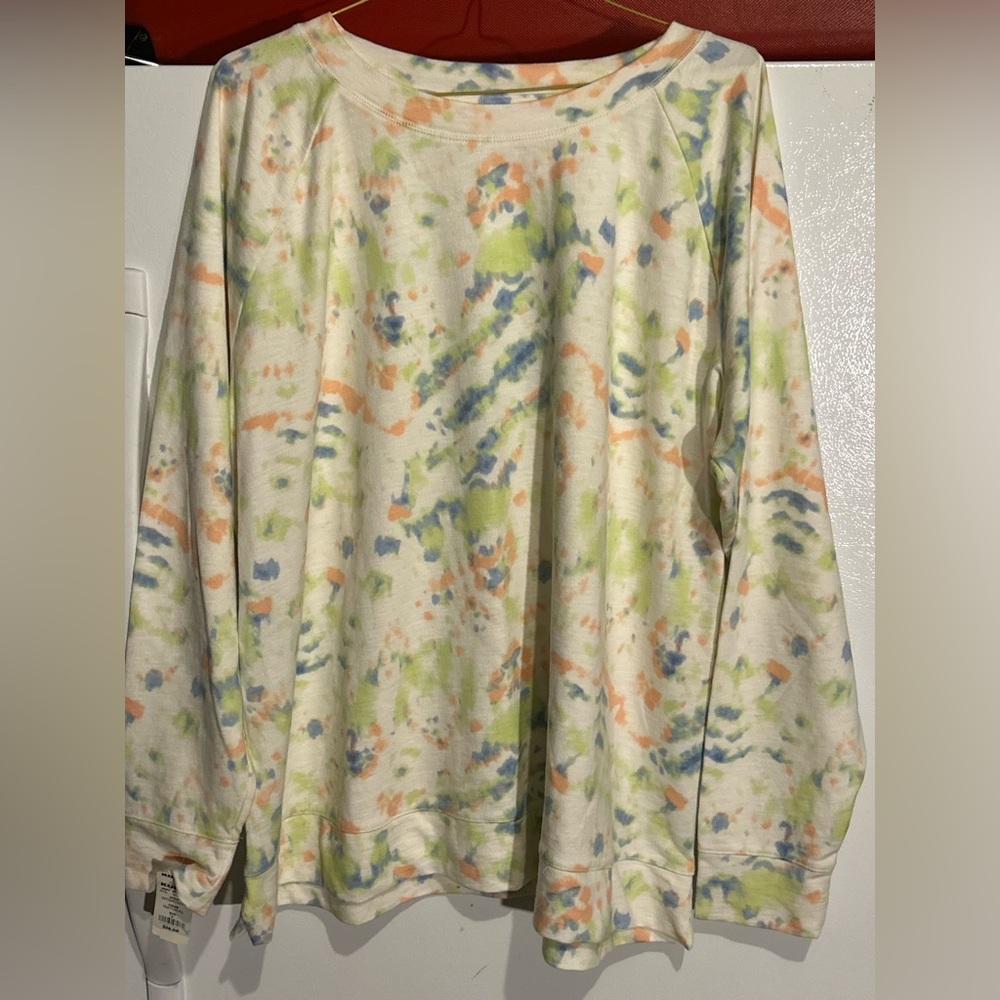Evri Ladies Sweatshirt Cream White With Pastel Tie Dye Pattern size 1X. NWT.